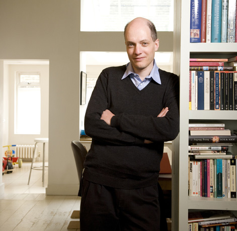 Conheça Alain de Botton, autor do lançamento Religião para ateus